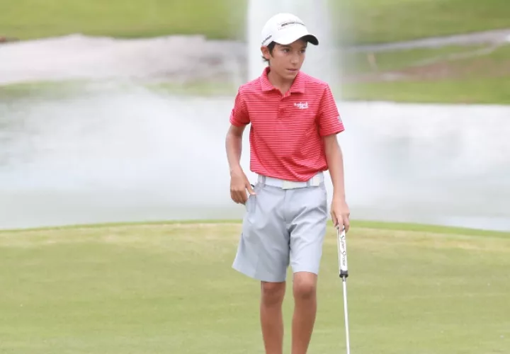 Diego Álvarez  se impuso en los 12 años, luego de superar por dos golpes a Samuel Durán. /Foto Anayansi Gamez