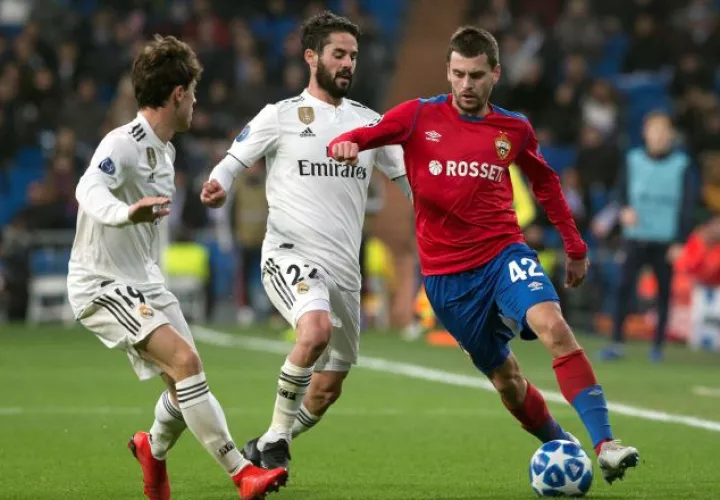 Isco Alarcón (c) fue silbado por los seguidores del Real Madrid en el Bernabéu. /Foto EFE