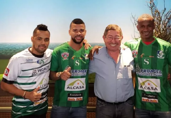Armando Polo (izq.), Josimar Gómez Piggot y Abdiel Macea (der.)  /Foto @Sonsonate FC