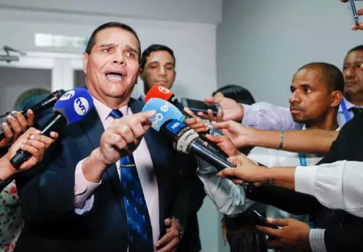 Martinelli  autorizó a Gálvez para que hable con sus colegas. 