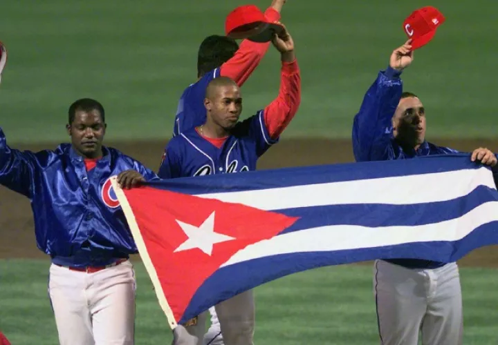 Cubanos podrán firmar desde la isla con equipos de la MLB. /Foto AP