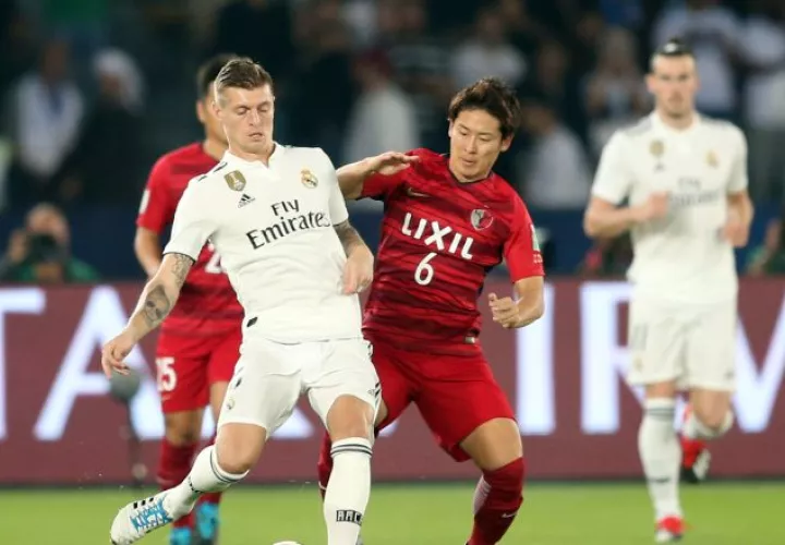 Toni Kroos (izq.) avisa que deben estar concentrados./Foto EFE