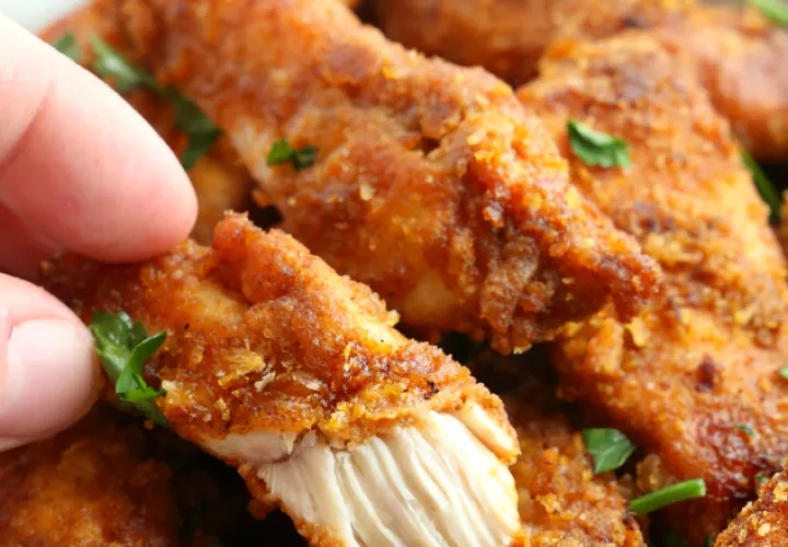 El pollo frito es uno de los platos preferidos de los panameños. Cada día, el panameño está más actualizado con la tecnología. Foto: Cortesía