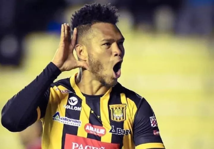 Rolando ´Toro' Blackburn anotó 20 dianas con Strongest. /Foto @ClubStrongest