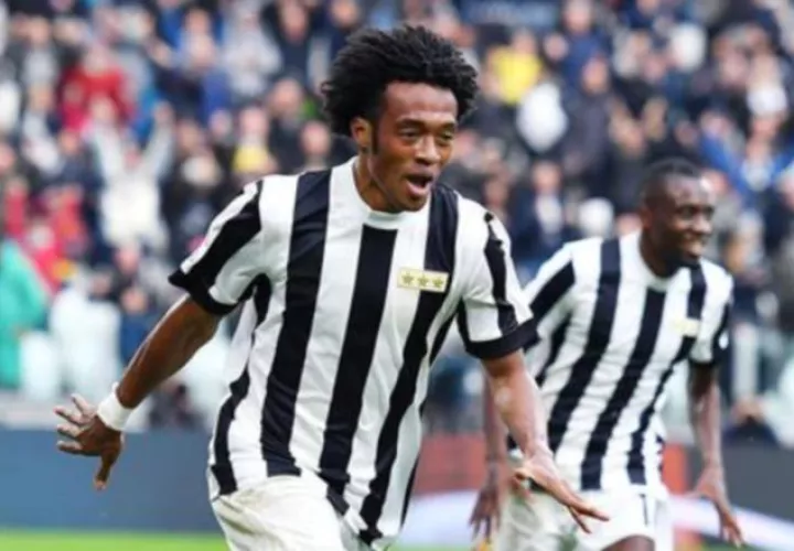 Cuadrado (c) estaba bajo terapias para tratar su rodilla. EFE