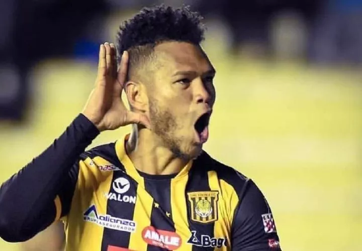 Rolando Blackburn arribó a  The Strongest la temporada pasada y marcó 20  goles. @clubstrongest