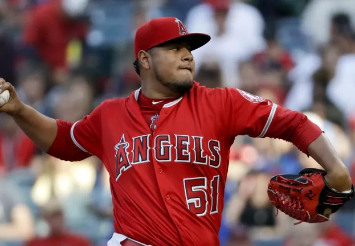 Barría se abre paso: Jaime Barría debutó el  11 de abril con un triunfo frente a los Rangers de Texas. En su temporada de novato el derecho de 22 años  registró marca de 10-9 y efectividad de 3.41. Realizó 26  aperturas  y trabajó 129.1 entradas.