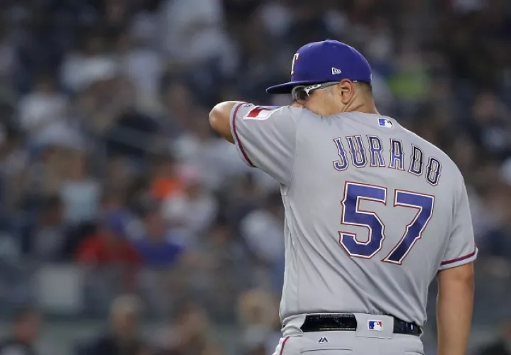 Ariel Jurado: Otra promesa del béisbol panameño recbió este año su oportunidad en las Mayores. El coclesano acumuló marca  de 5-5, con efectividad de 5.93, en 54.2 entradas en las que tuvo actividad con los Rangers.