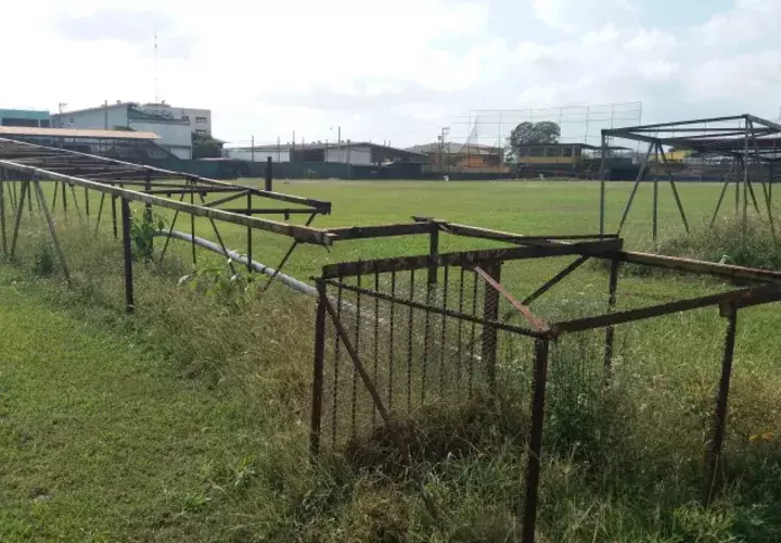 El estadio está en completo abandono.