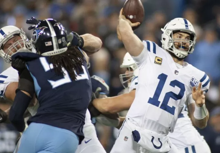 Andrew Luck (12), de los Colts. AP