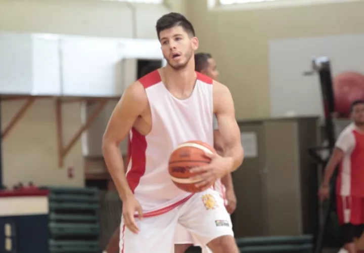 Eugenio Luzcando fue campeón con Universitario en la LPB y forma parte del quinteto nacional. /Foto Anayansi Gamez