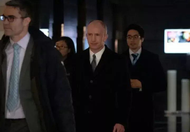 Momento en que la delegación de Estados Unidos llega a la capital de China. /Foto Tomada de Internet