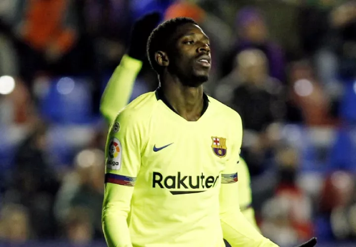 Ousmane Dembele, del Barcelona, lamenta haber fallado un gol. /Foto AP