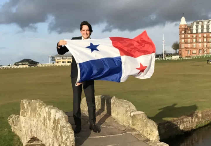 De Roux en  el  famoso puente  de Swilcan en St. Andrews. /Foto Cortesía