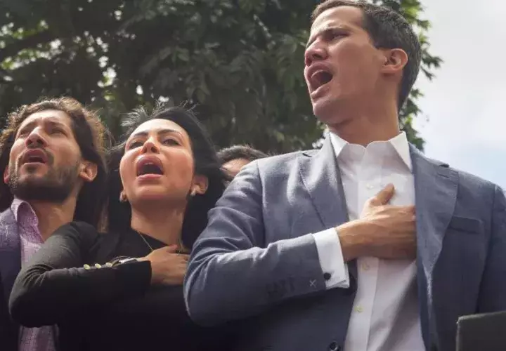 Gran cantidad de manifestantes salieron a las calles para protestar contra el régimen de Maduro. EFE