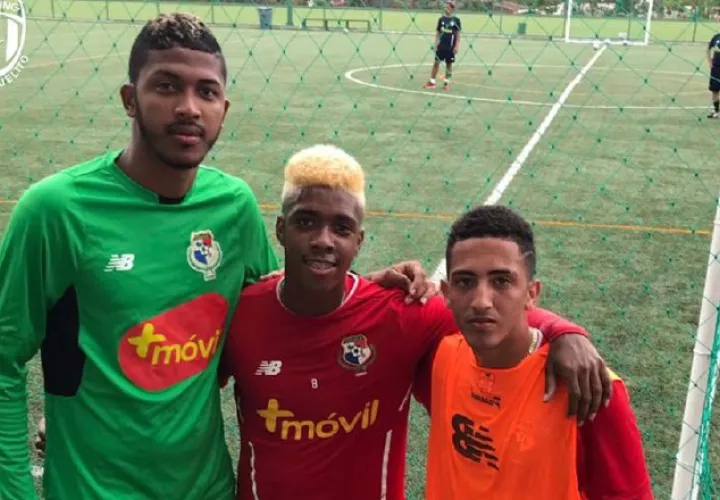 De Gracia, junto  a  Galván y Orelién @sportingsmfc
