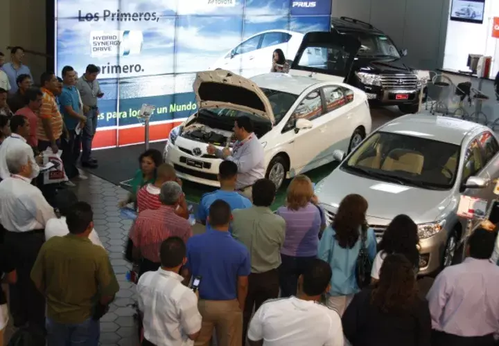 La venta de autos nuevos en el país acumuló una caída del 16.6 por ciento entre enero y octubre pasados, según destacan las cifras oficiales. /Foto: Archivo
