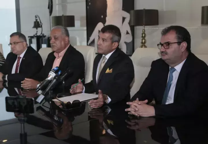 Defensa de Ricardo Martinelli ofreció una conferencia de prensa para dar detalles de cómo actuarán ahora que el caso está en el SPA. Víctor Arosemena