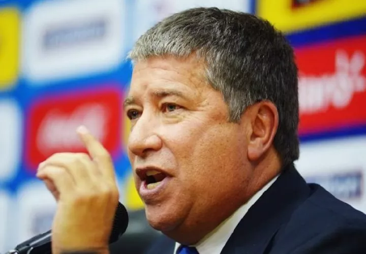 Hernán Gómez, durante la conferencia de prensa. @FEFecuador