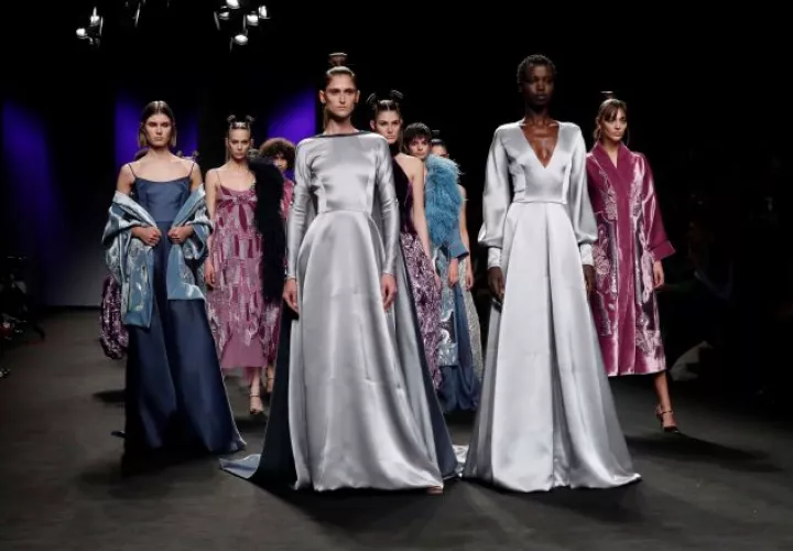 1.  Creaciones de la colección otoño-invierno 2019-20 de Marcos Luengo.