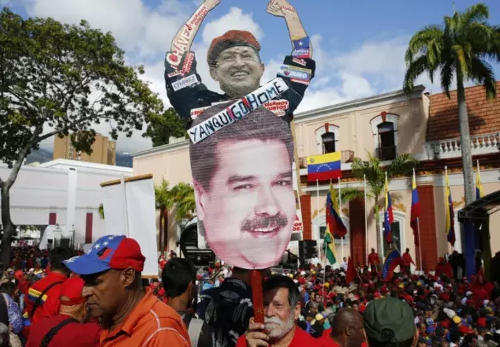 Partidarios chavistas durante reciente marcha  de apoyo a Maduro. AP
