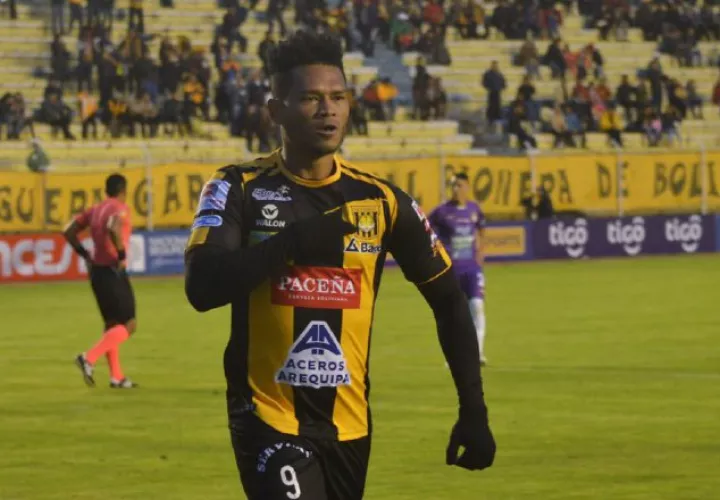 'Toro' Blackburn fue confirmado en la titularidad  ante Libertad. @clubStrongest