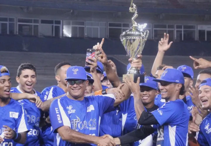 Toros, dirigido por Manuel Rodríguez, debuta en la Serie del Caribe. @Toros