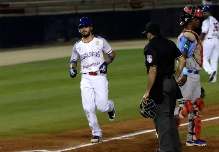 Javier 'Javi' Guerra pegó un jonrón ante República Dominicana. EFE