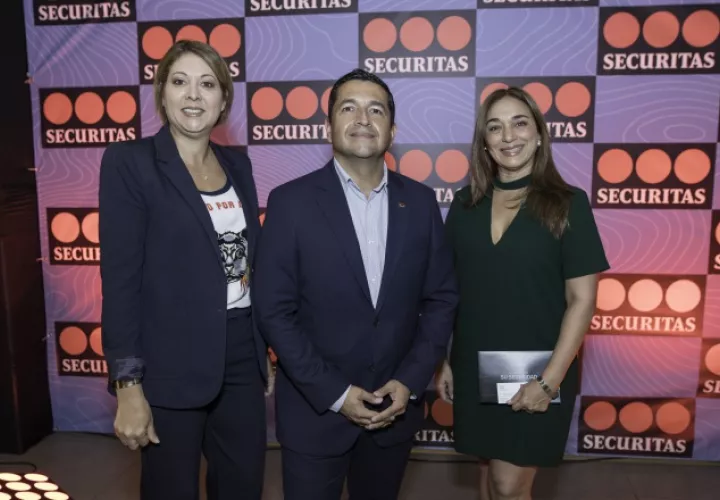1. Vanessa Spadafora, Ricardo García y Michelle Carles. 