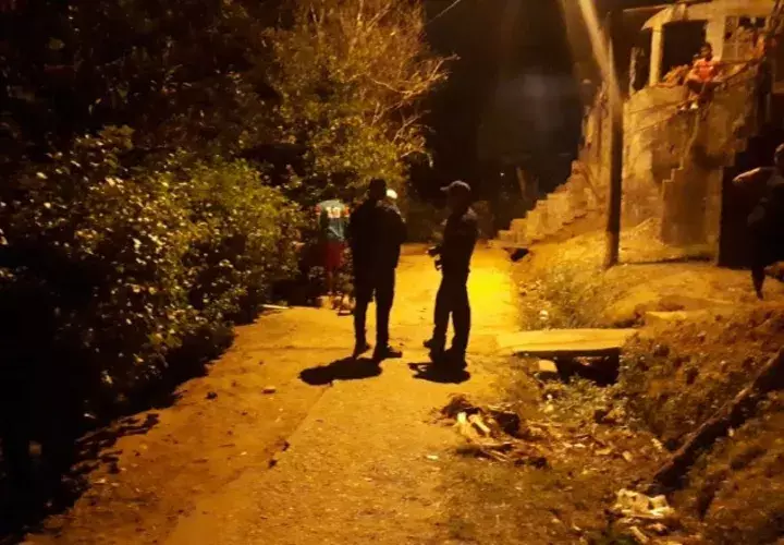 La casa está en una vereda, lo que dificultó la labor de los bomberos. Diómedes Sánchez