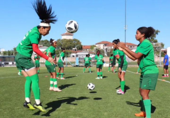 Luis Suárez tecnico dela selección femenina Archivo