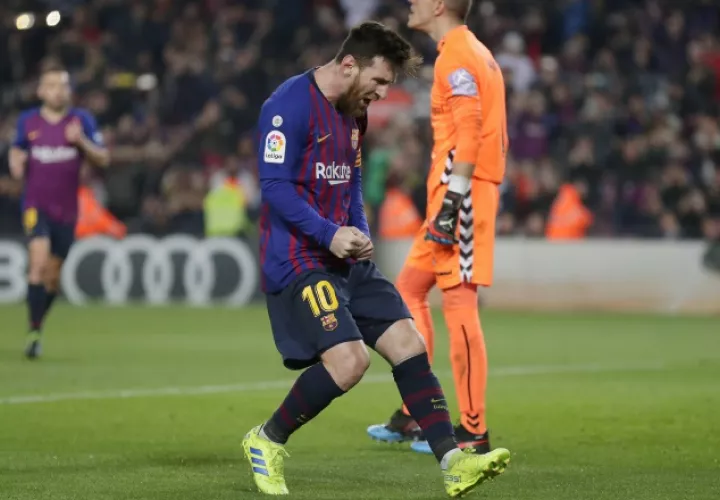 Leo Messi convirtió un penal y el Barcelona sumó tres puntos ante el Valladolid. /Foto AP