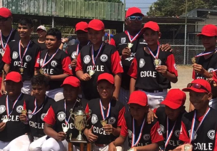 Coclé posa luego de acreditarse el título del XLIII Campeonato Nacional Infantil de Pequeñas Ligas. /Foto Cortesía