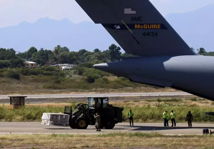 Aviones del Ejército de Estados Unidos llegaron a Colombia con ayuda humanitaria que será entregada a Venezolanos. EFE