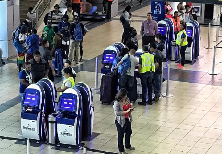Por el aeropuerto de Tocumen se movilizan diariamente en promedio 44 mil personas. Archivo