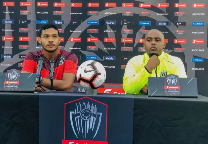 Jorman Aguilar (izq.) y Fran Perlo, del CAI de La Chorrera. @CAIPanama