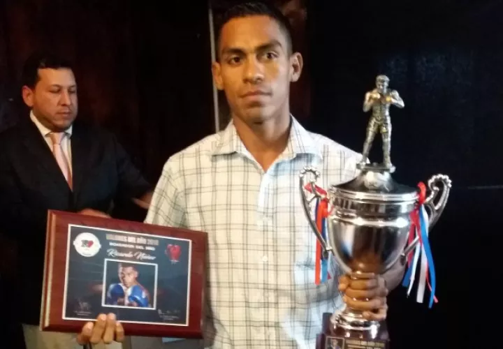 Ricardo "El Científico" Núñez fue premiado como boxeador del año 2018 por la Comibox. Jaime Chávez R.