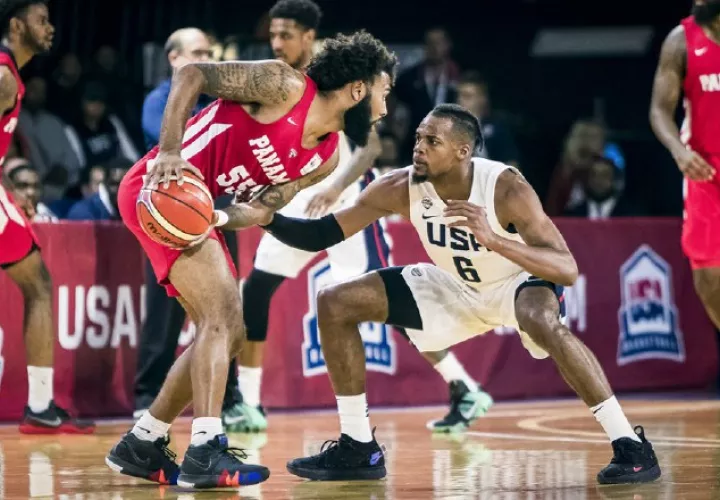 El panameño CJ Rodríguez es marcado por Charles Cooke. Fiba.com