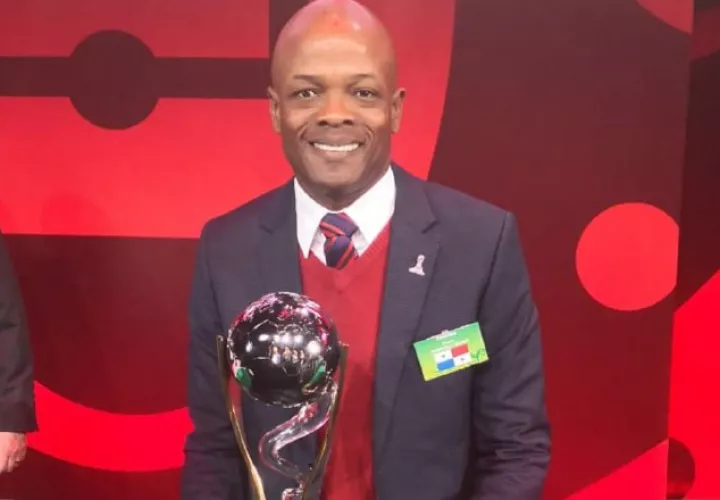 Jorge Dely Valdés, técnico del equipo, durante el sorteo de ayer. Fepafut