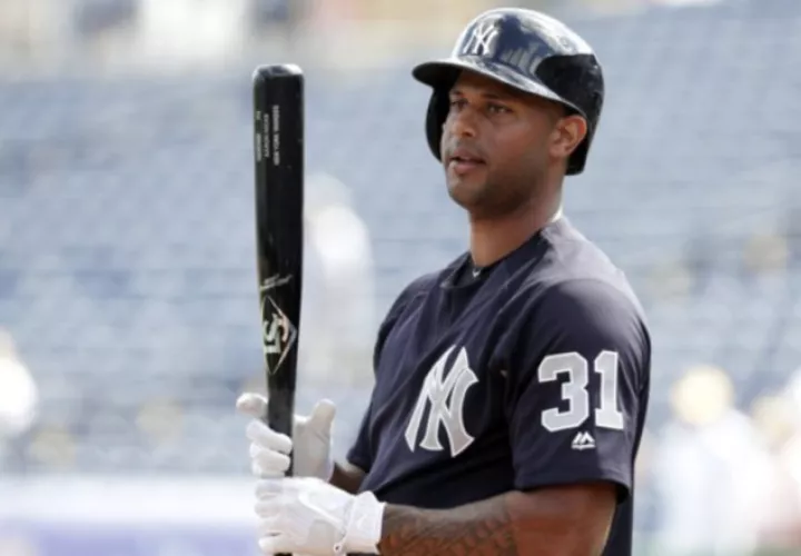 Aaron Hicks en una práctica de bateo.