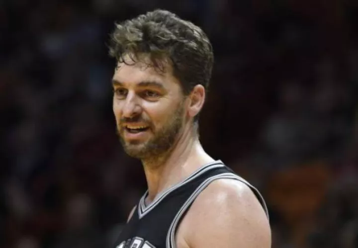 Pau Gasol firmó por los San Antonio Spurs el 14 de julio de 2016. EFE