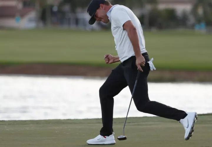 Keith Mitchell obtiene su triunfo en la PGA. AP
