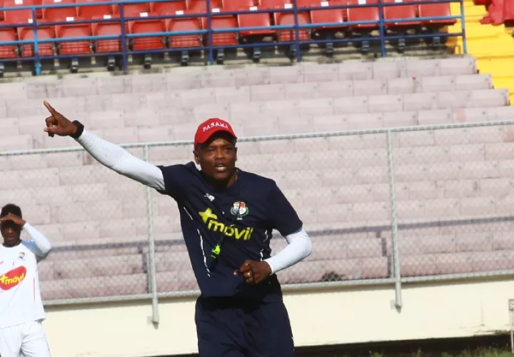 Julio Dely Valdés durante el entrenamiento de la selección. Foto Anayansi Gamez