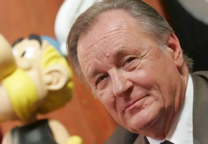 1. Albert Uderzo dibujante y guionista creador de  Astérix.