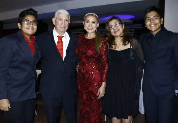 1.  Kevin Arízaga,  Eloy Edmonds, Flor Lizondro y  Maribel Sánchez.