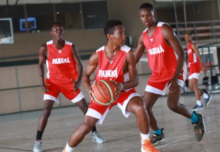 Entrenamiento de la selección de baloncesto de Panamá. Anayansi Gamez