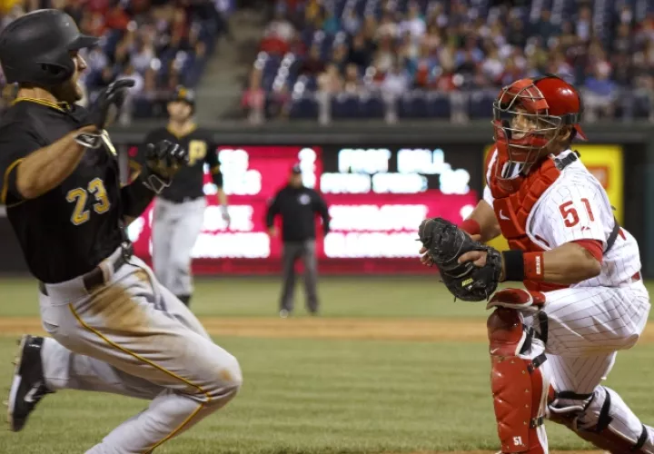 Carlos Ruiz ha participado en cuatro "no-hitters". AP