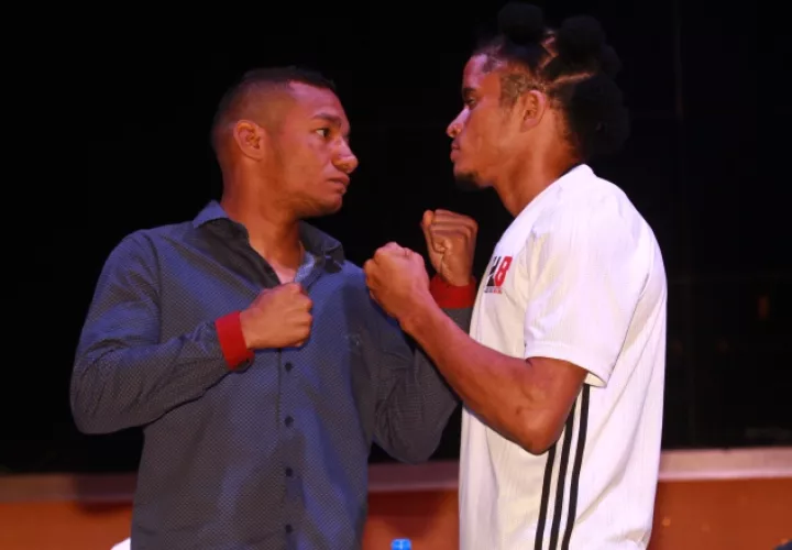 Carlos "La Arañita" Ortega (izq.) frente a frente con Johnny Garay, ayer en la conferencia de prensa. Anayansi Gamez