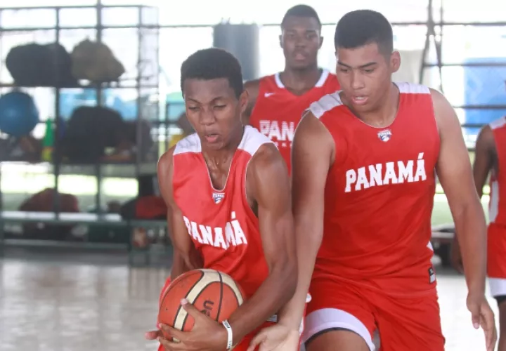 La selección de Panamá entrenó en la cancha del Grill 50. Foto Anayansi Gamez