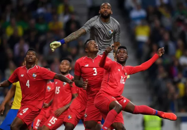 Luis Mejía jugó los 90 minutos del partido de ayer contra Brasil. EFE